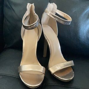 Gold heel open toe size 7.5